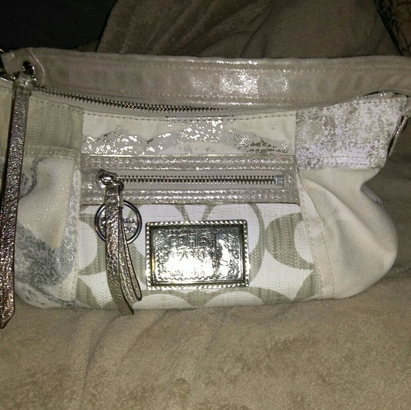 Coach Handbags - Coach Poppy Shoulder Bag